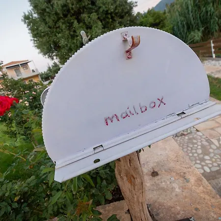 Ta Spitakia Tsarbopoulos