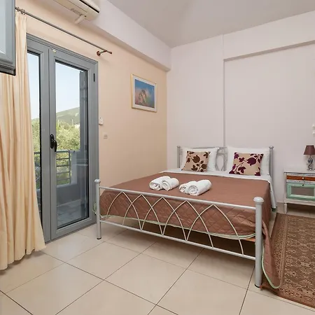 Ta Spitakia Tsarbopoulos