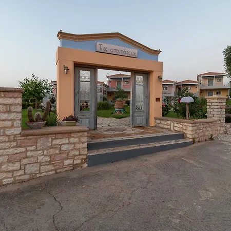 Ta Spitakia Tsarbopoulos * Kyparissia