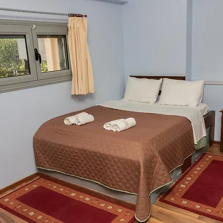 Ta Spitakia Tsarbopoulos Apartment *