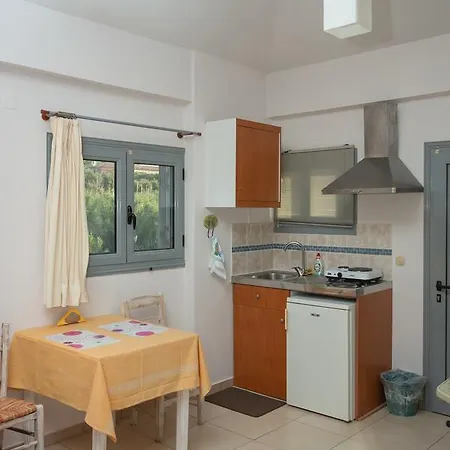 Ta Spitakia Tsarbopoulos * Kyparissia