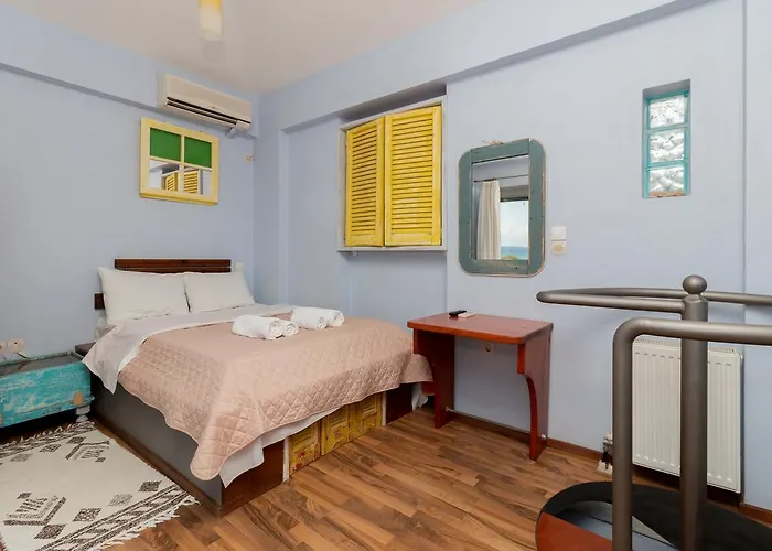 Ta Spitakia Tsarbopoulos * Kyparissia