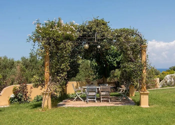 Ta Spitakia Tsarbopoulos * Kyparissia