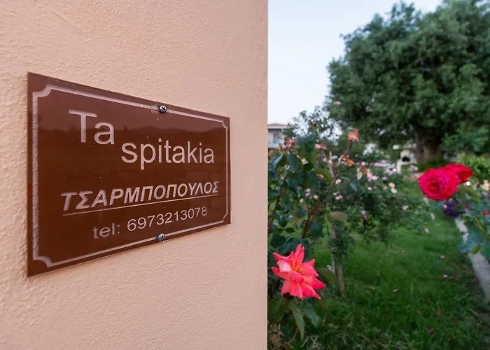 Ta Spitakia Tsarbopoulos Apartman Kipariszía