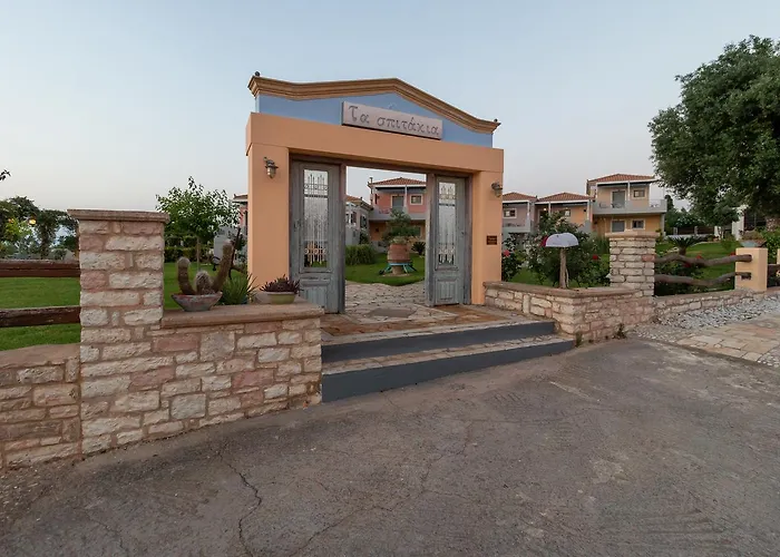 Ta Spitakia Tsarbopoulos * Kyparissia