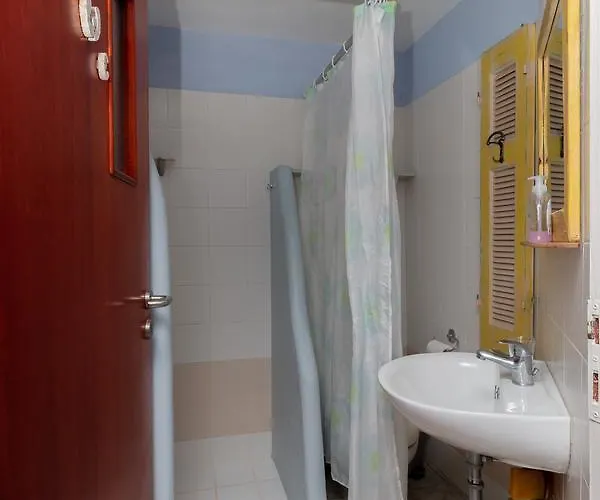 Ta Spitakia Tsarbopoulos * Kipariszía