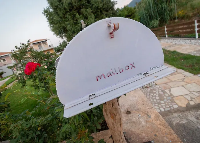 Ta Spitakia Tsarbopoulos