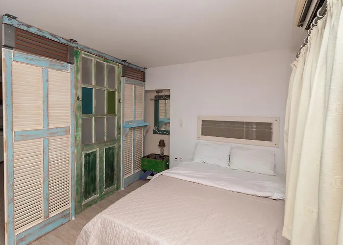 Ta Spitakia Tsarbopoulos