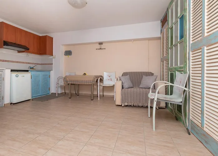 Ta Spitakia Tsarbopoulos Apartman Kipariszía