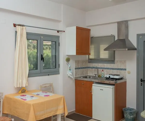 Ta Spitakia Tsarbopoulos * Kyparissia