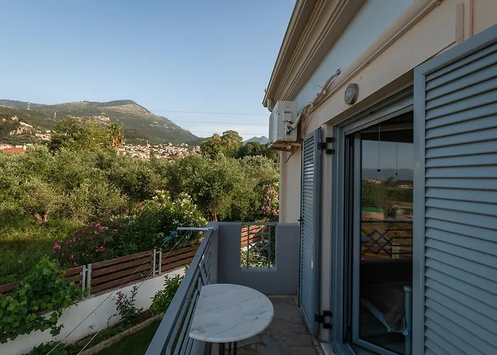 Ta Spitakia Tsarbopoulos * Kyparissia