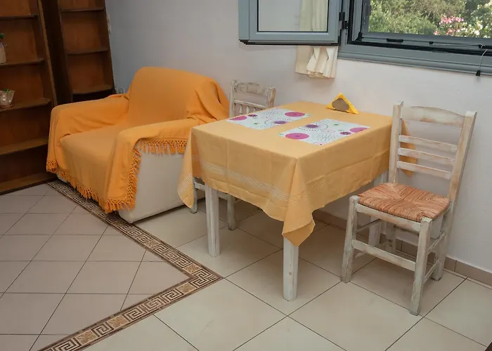 Ta Spitakia Tsarbopoulos Kipariszía