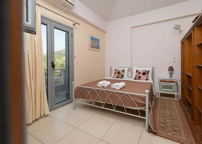 Ta Spitakia Tsarbopoulos